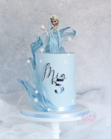 girls cake frozen theme